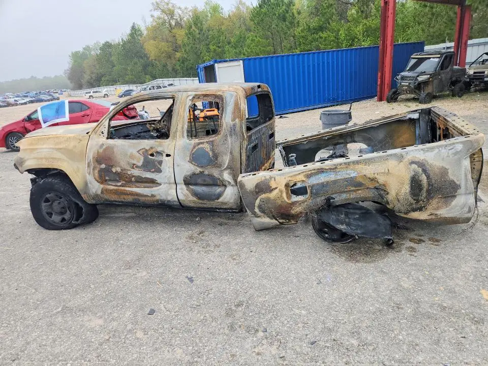 2023 TOYOTA TACOMA SR  