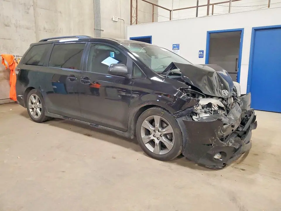 2012 TOYOTA SIENNA SE 8-PASSENGER  