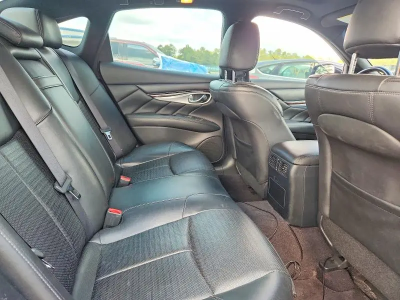 2015 INFINITI Q70 3.7  