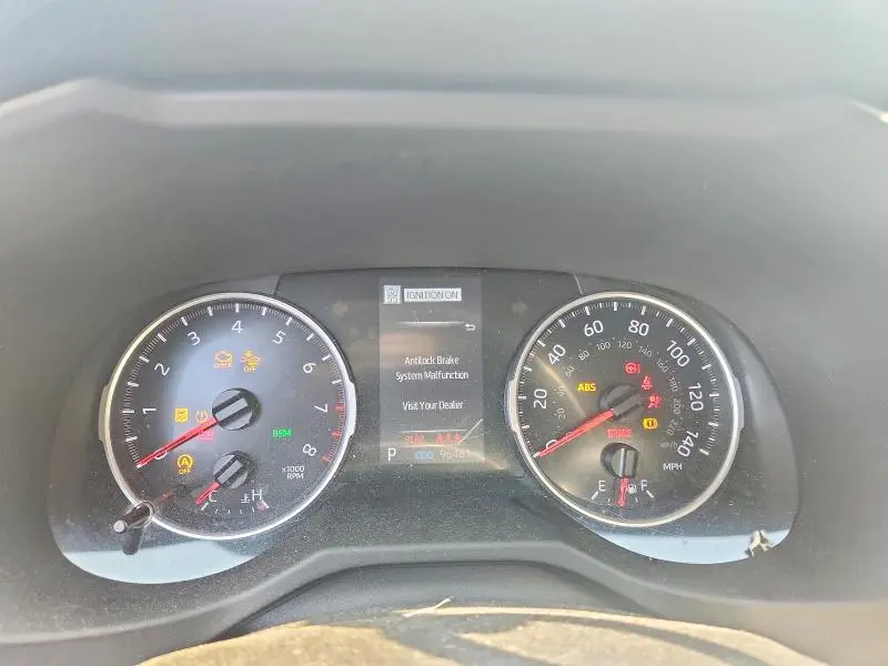 2022 TOYOTA RAV4 XLE  