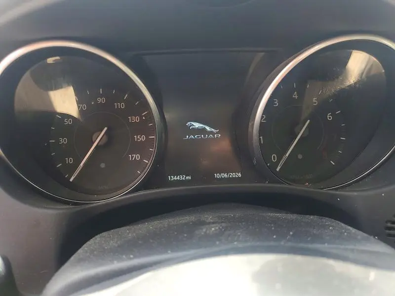 2017 JAGUAR XE PRESTIGE  
