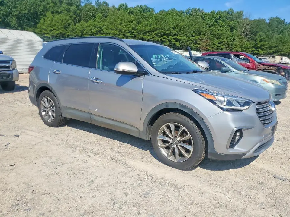 2018 HYUNDAI SANTA FE SE  