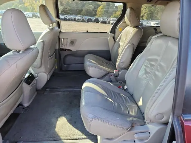 2011 TOYOTA SIENNA XLE  