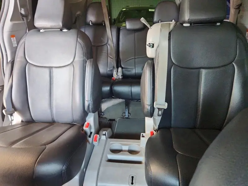 2019 TOYOTA SIENNA LE  