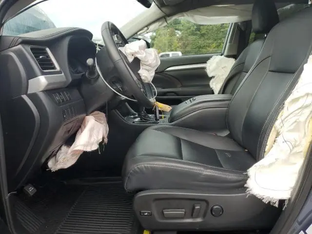 2019 TOYOTA HIGHLANDER SE  