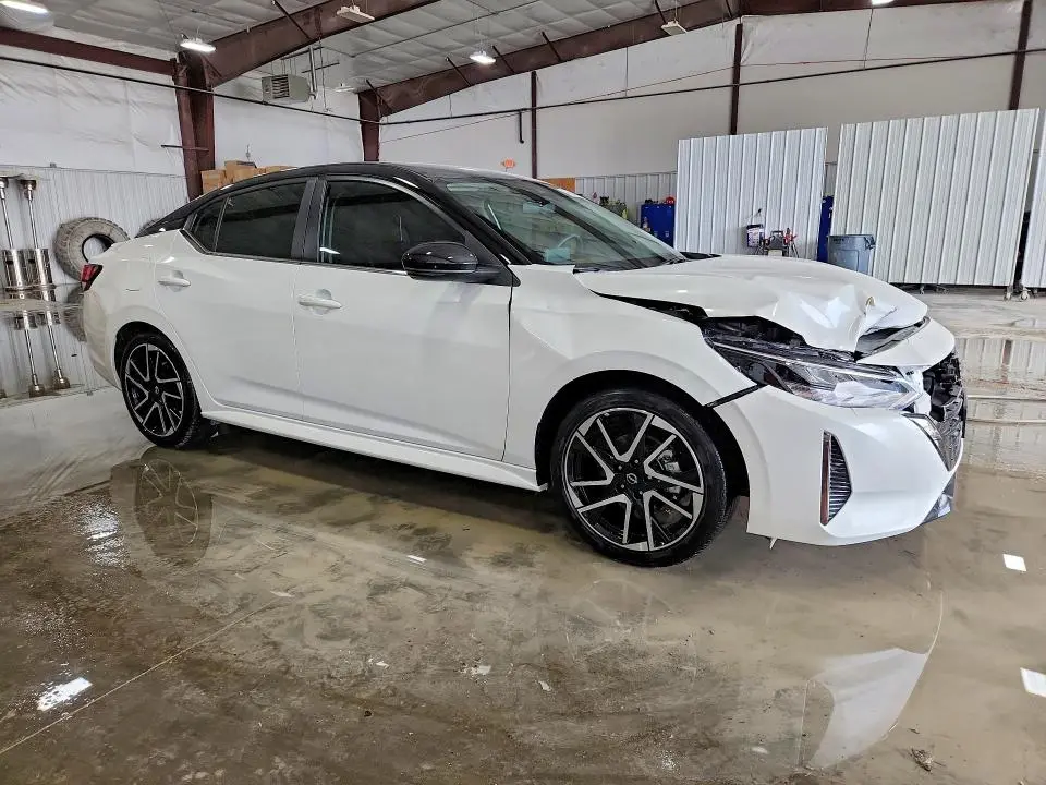 2025 NISSAN SENTRA SR  