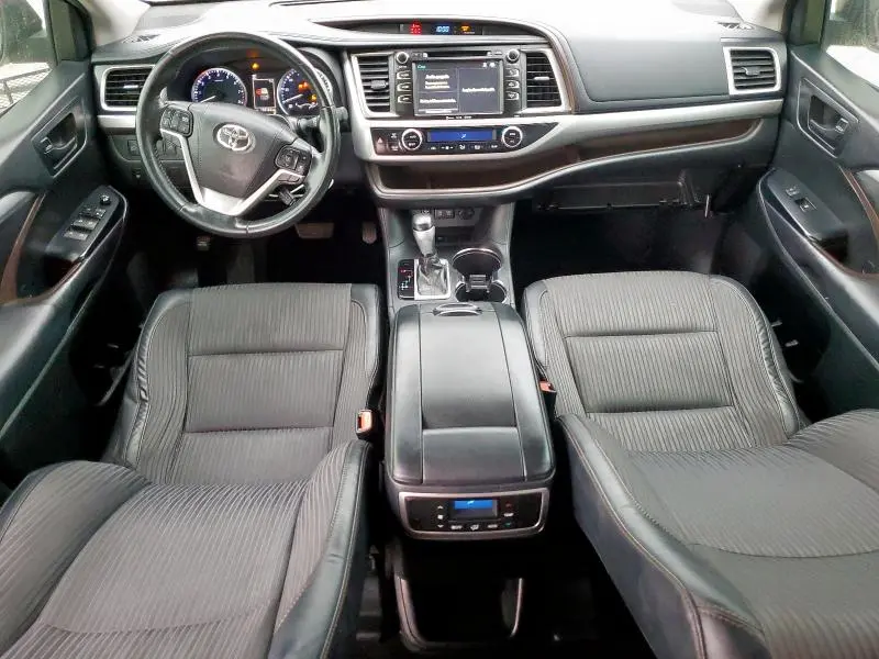 2018 TOYOTA HIGHLANDER LE  