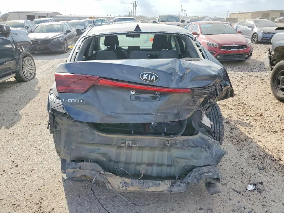 2021 KIA FORTE LXS  