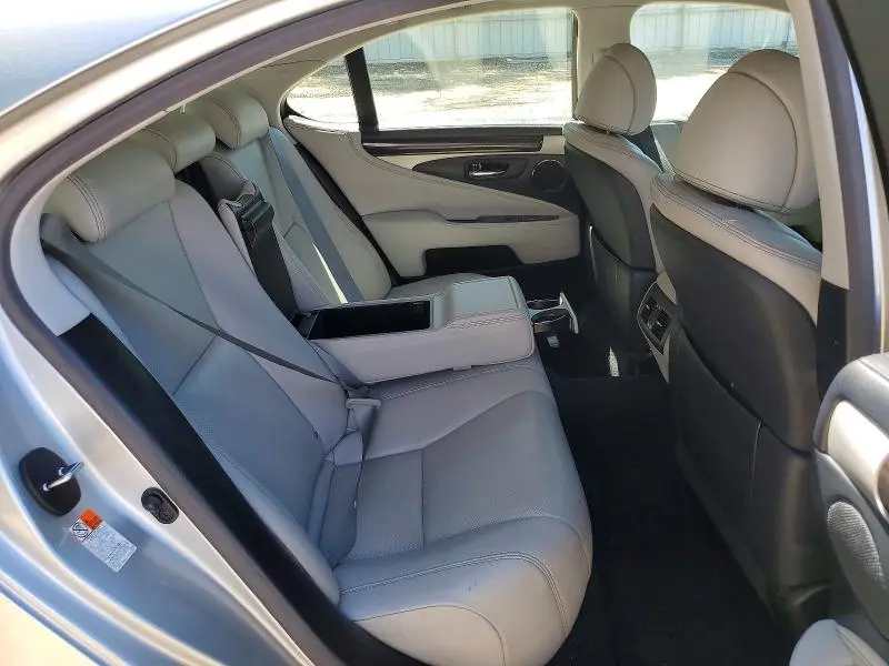 2016 LEXUS LS 460  