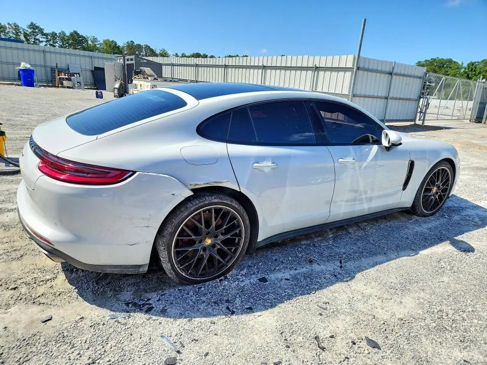 2018 PORSCHE PANAMERA 4  