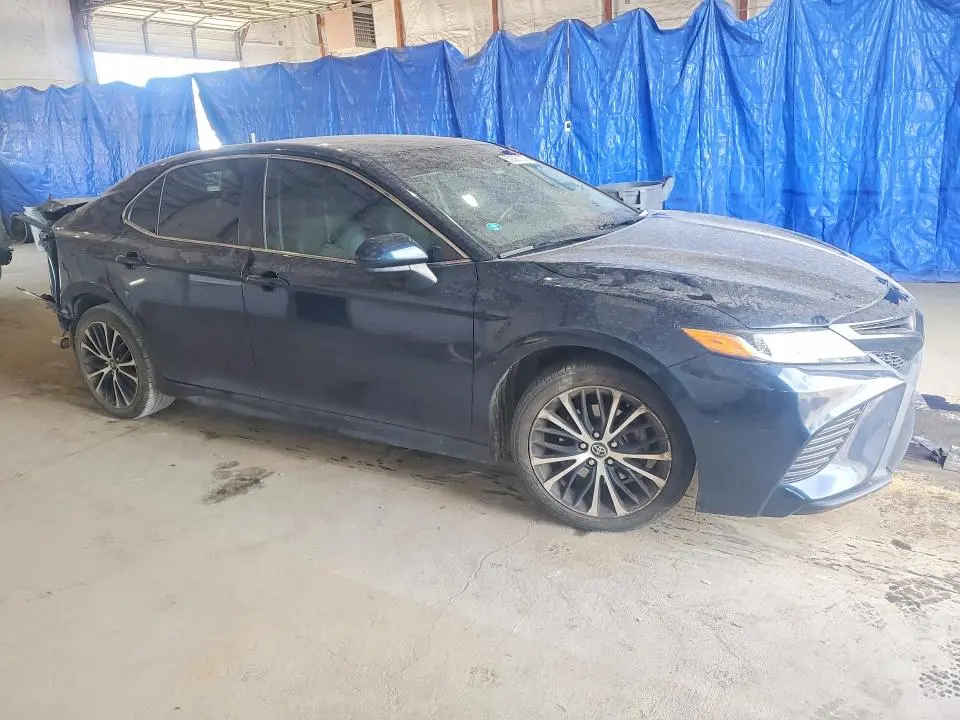 2019 TOYOTA CAMRY SE  