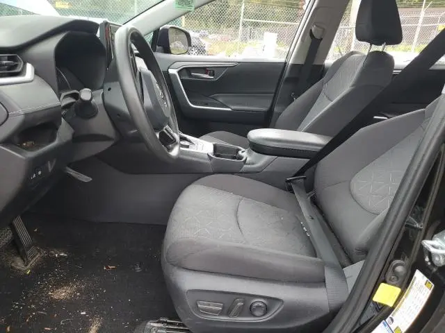 2021 TOYOTA RAV4 XLE  