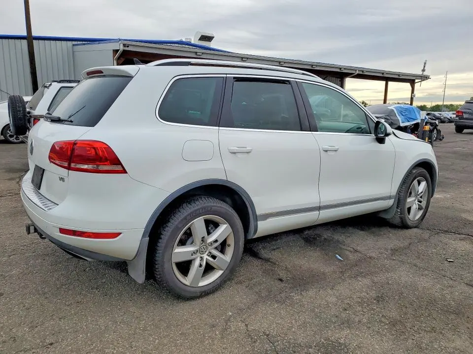 2013 VOLKSWAGEN TOUAREG V6  