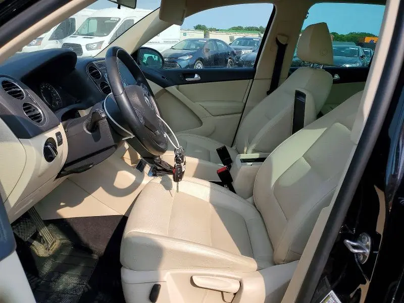 2013 VOLKSWAGEN TIGUAN S  