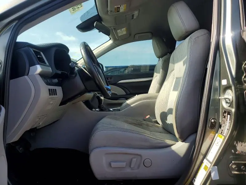 2019 TOYOTA HIGHLANDER LE PLUS  