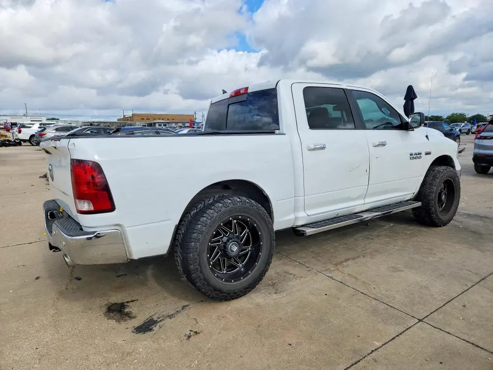 2015 RAM 1500 SLT  