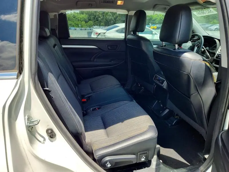 2016 TOYOTA HIGHLANDER LE PLUS  