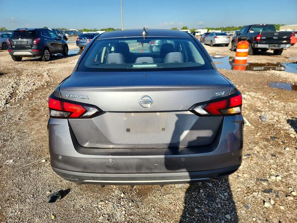 2021 NISSAN VERSA SV  