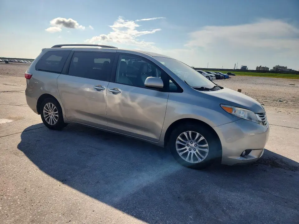 2015 TOYOTA SIENNA XLE 8-PASSENGER  