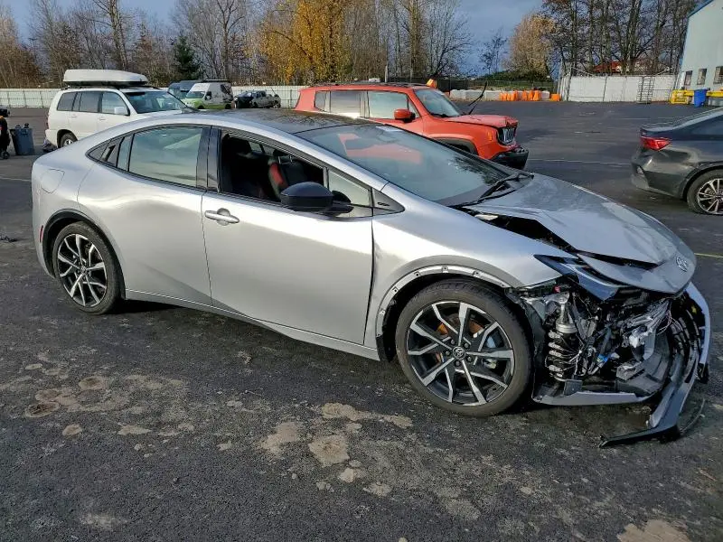 2025 TOYOTA PRIUS SE  