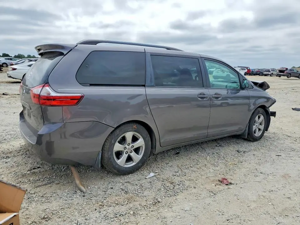 2016 TOYOTA SIENNA LE  
