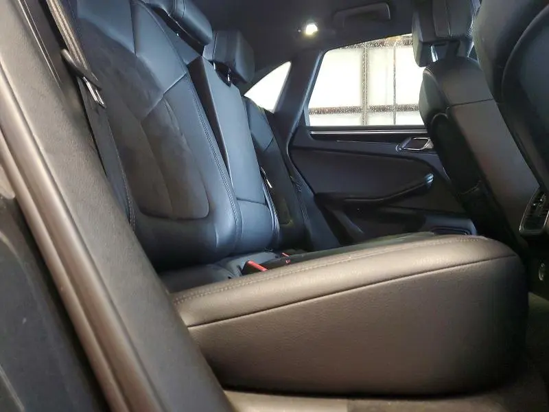 2018 PORSCHE MACAN   