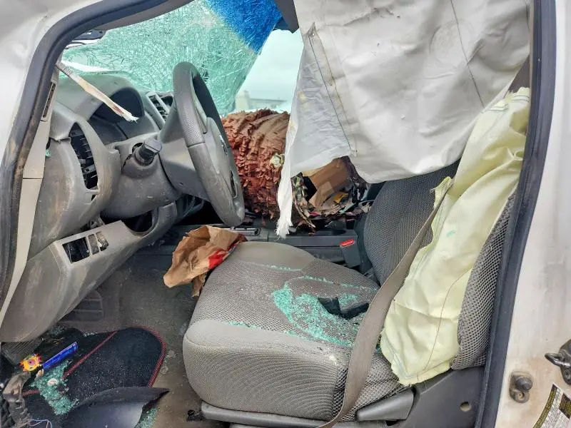 2010 NISSAN FRONTIER CREW CAB SE  