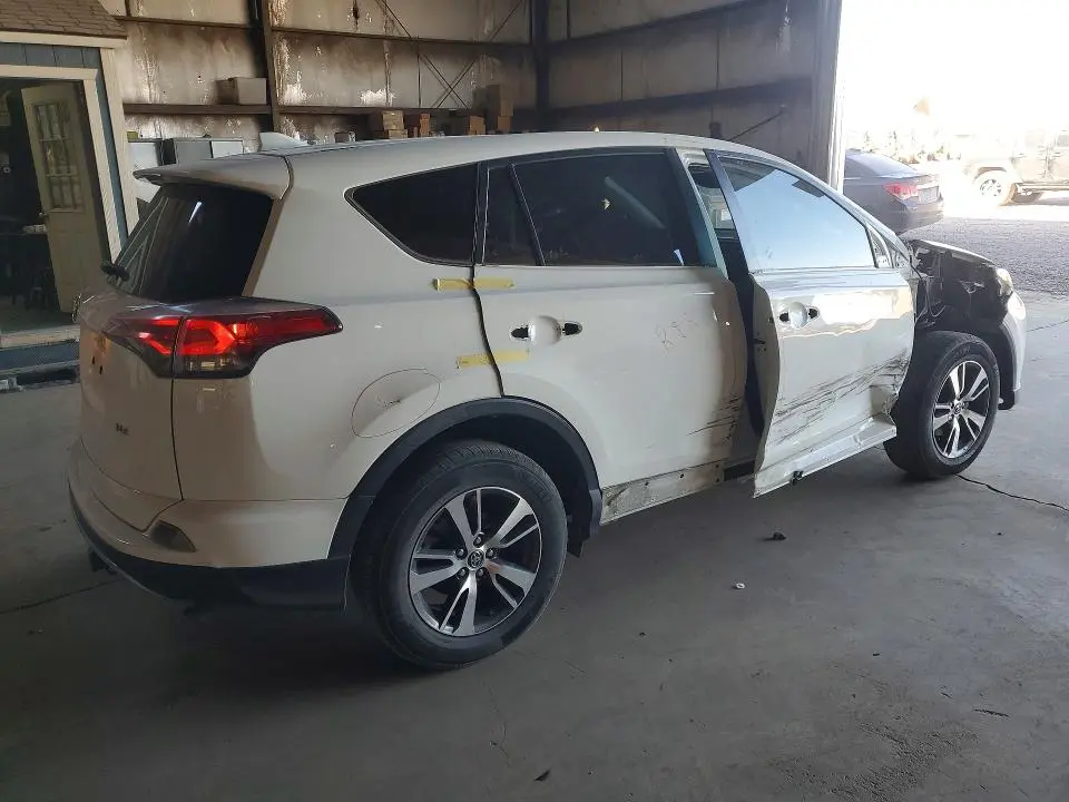 2018 TOYOTA RAV4 XLE  