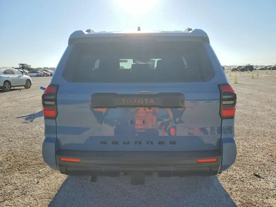 2025 TOYOTA 4RUNNER SR5  