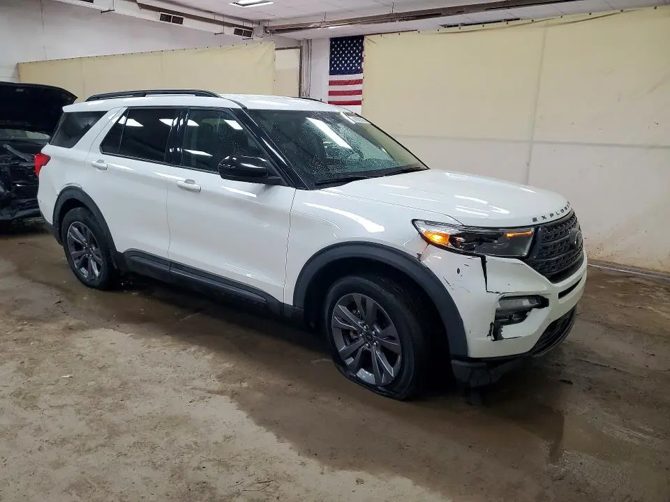 2022 FORD EXPLORER XLT  