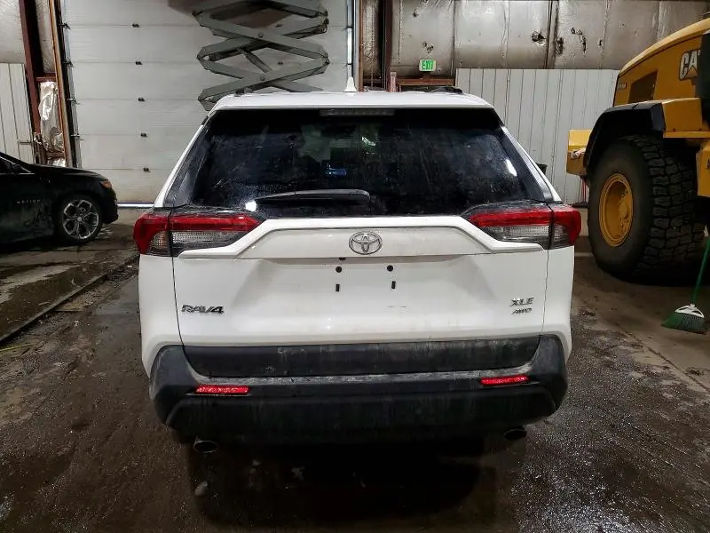 2023 TOYOTA RAV4 XLE  