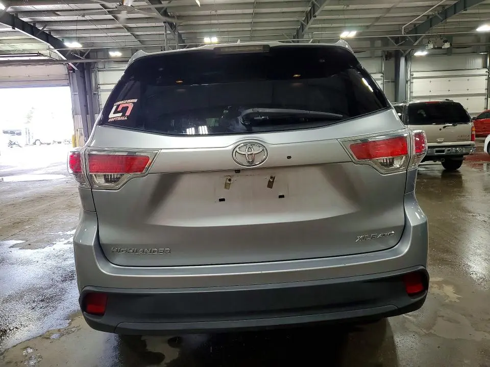 2016 TOYOTA HIGHLANDER XLE  