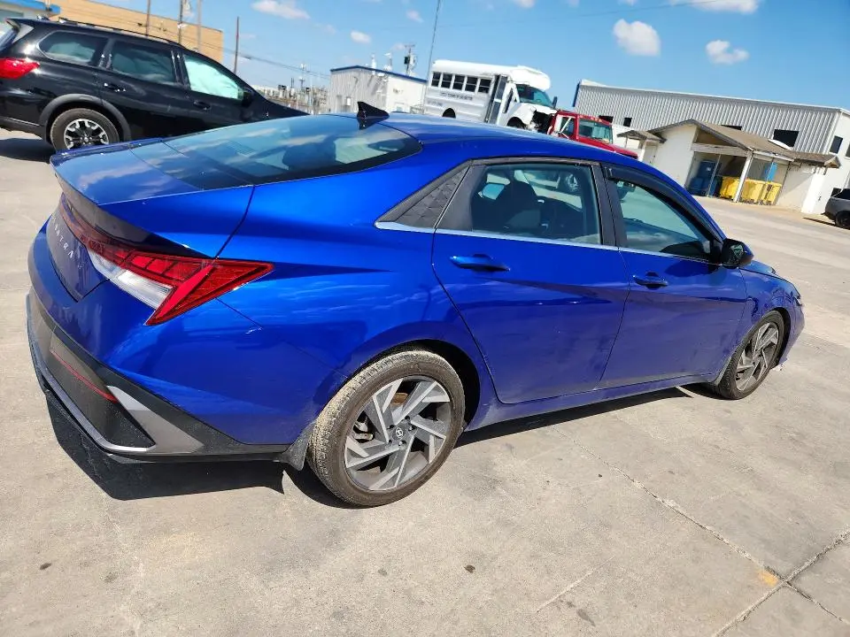 2024 HYUNDAI ELANTRA SEL  