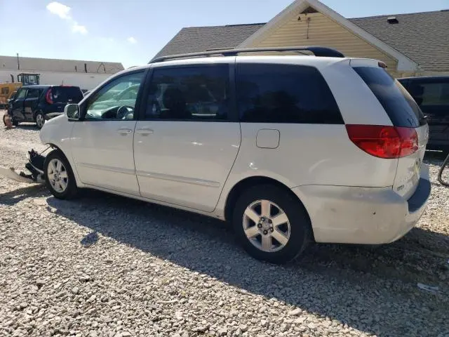 2010 TOYOTA SIENNA XLE  