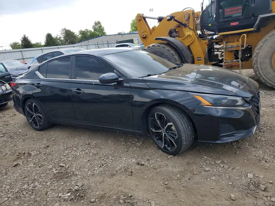 2023 NISSAN ALTIMA SR  
