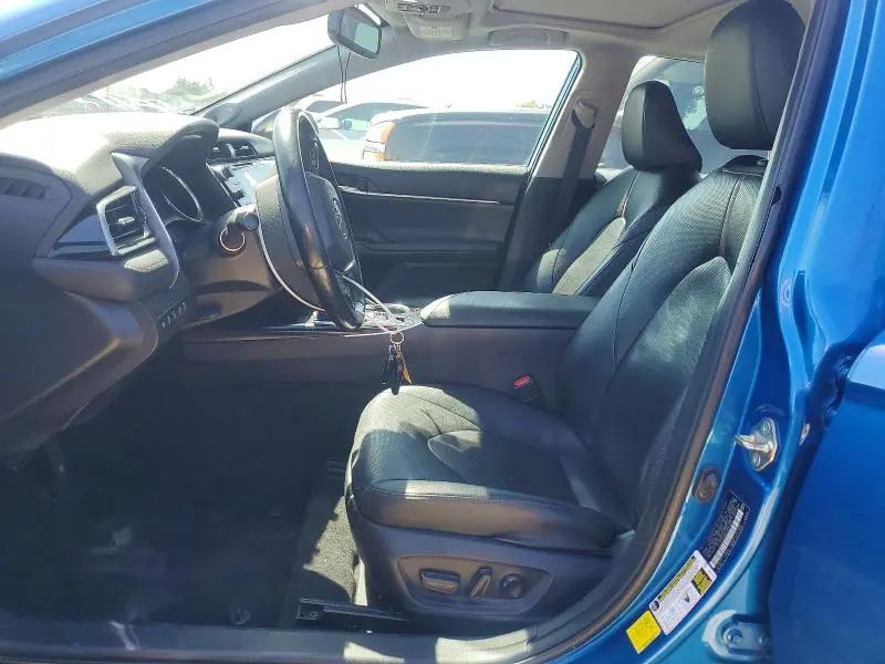 2020 TOYOTA CAMRY XLE  