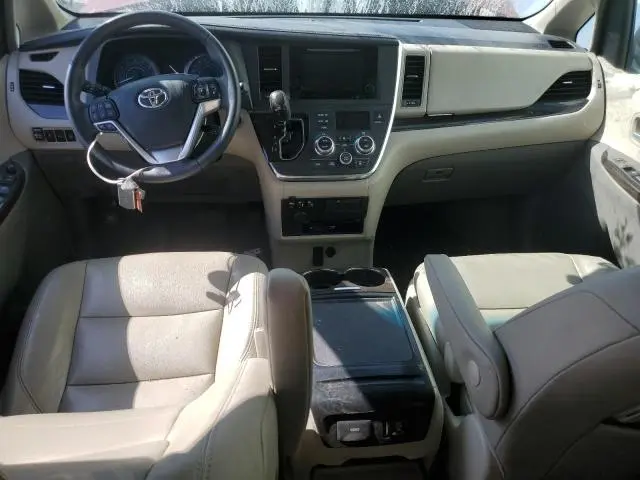 2017 TOYOTA SIENNA XLE  