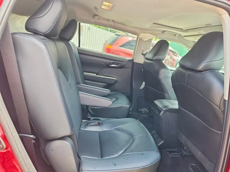2025 TOYOTA HIGHLANDER XLE  