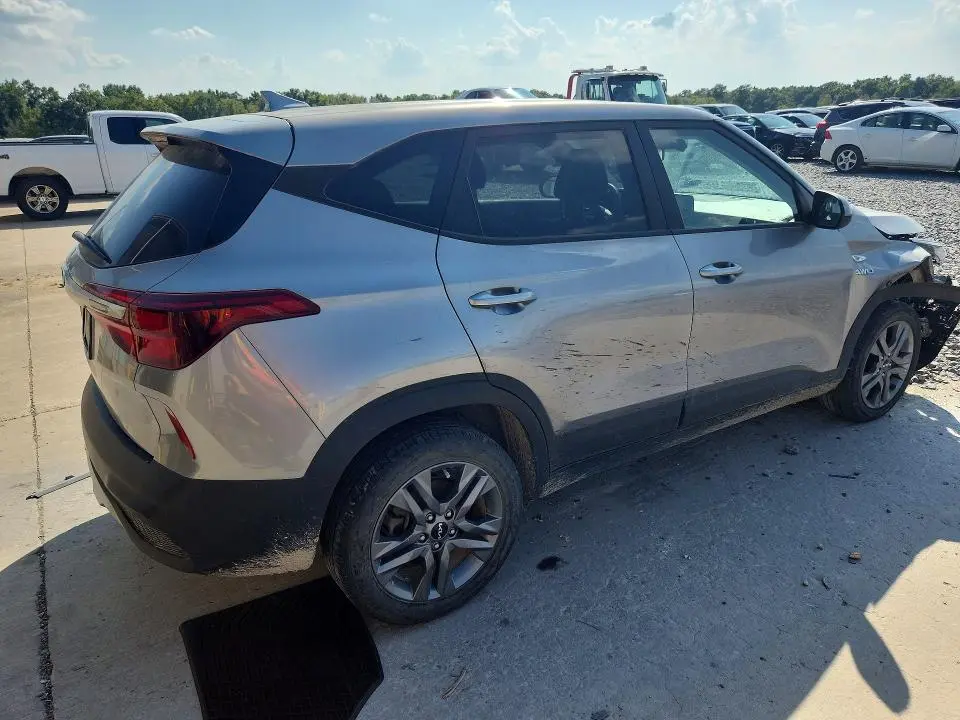 2022 KIA SELTOS LX  