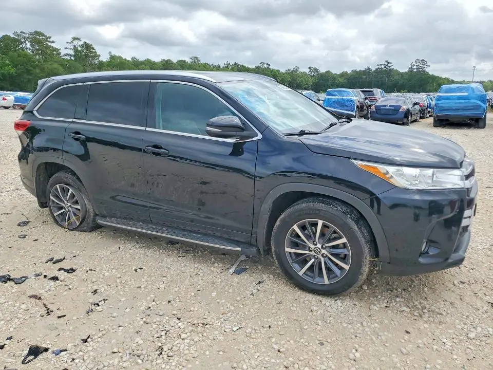 2017 TOYOTA HIGHLANDER XLE  