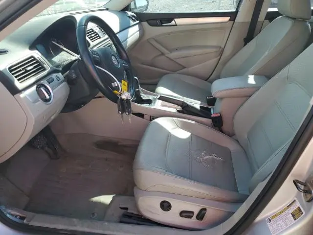 2012 VOLKSWAGEN PASSAT SE