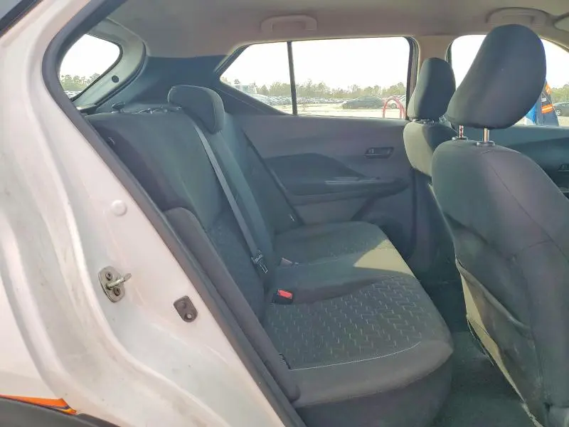 2021 NISSAN KICKS S  