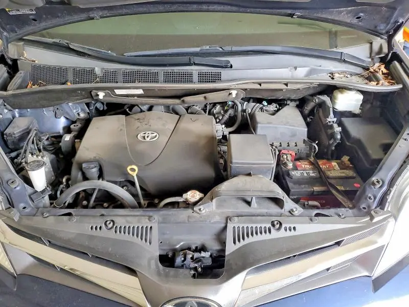 2019 TOYOTA SIENNA XLE PREMIUM 8-PASSENGER  