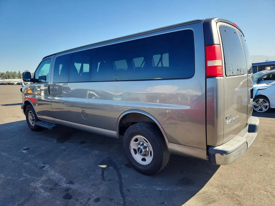 2011 GMC SAVANA G3500 LT  