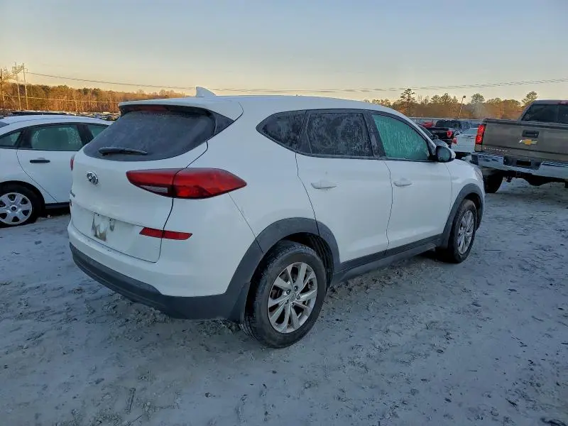 2021 HYUNDAI TUCSON SE  