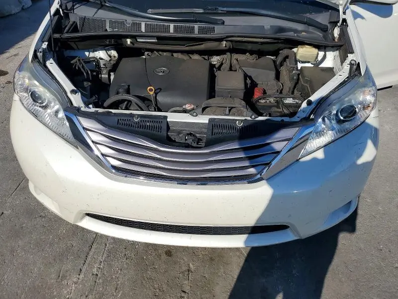 2017 TOYOTA SIENNA XLE 8-PASSENGER  