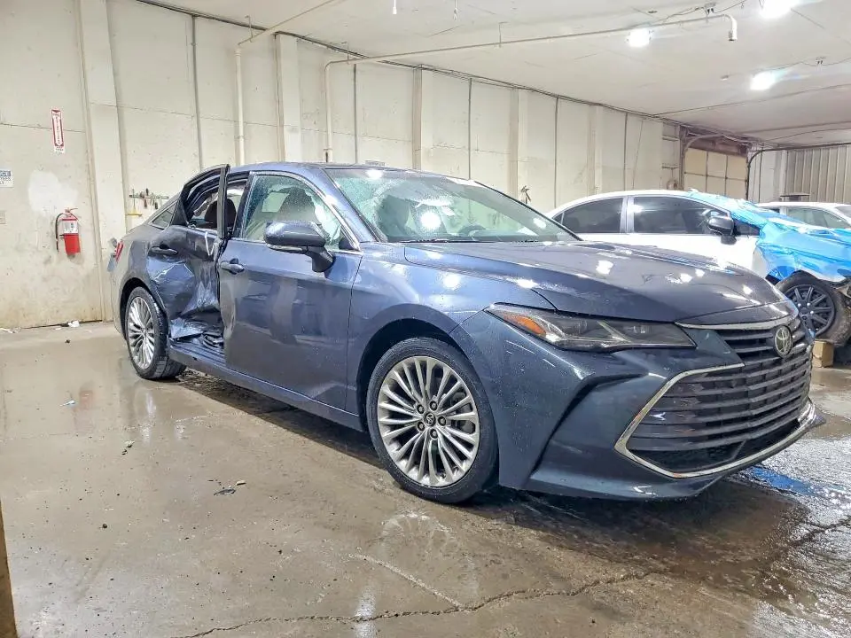 2019 TOYOTA AVALON LIMITED  