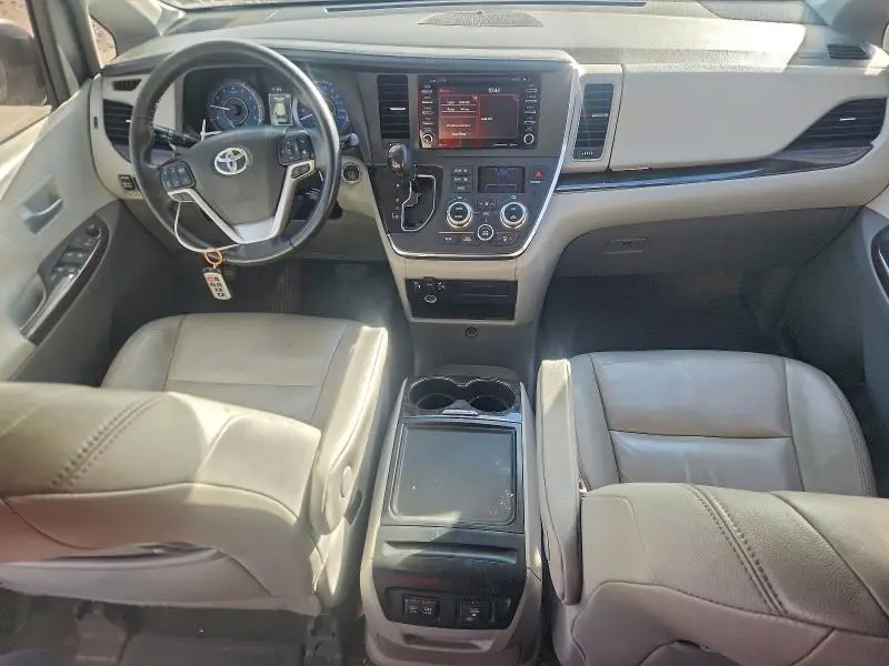 2018 TOYOTA SIENNA XLE  