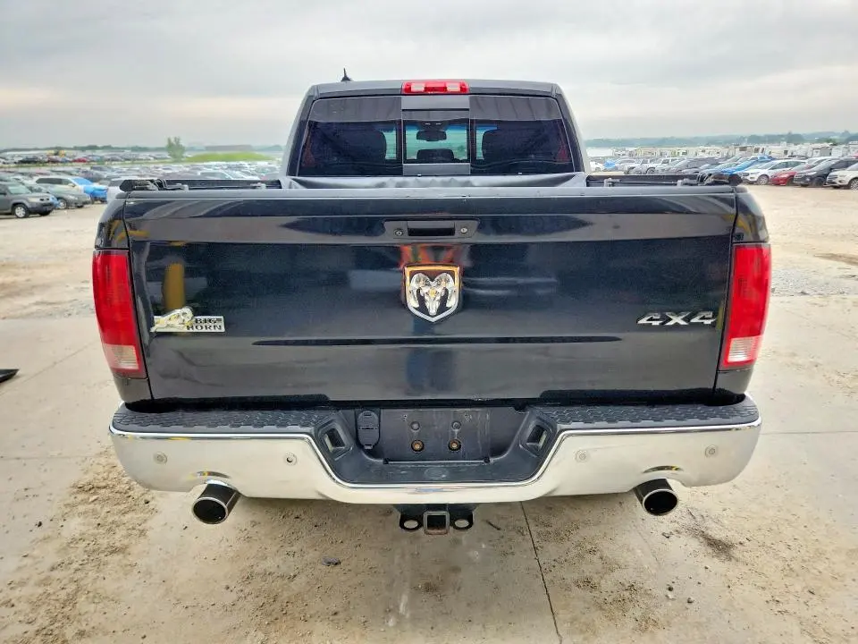 2016 RAM 1500 SLT  