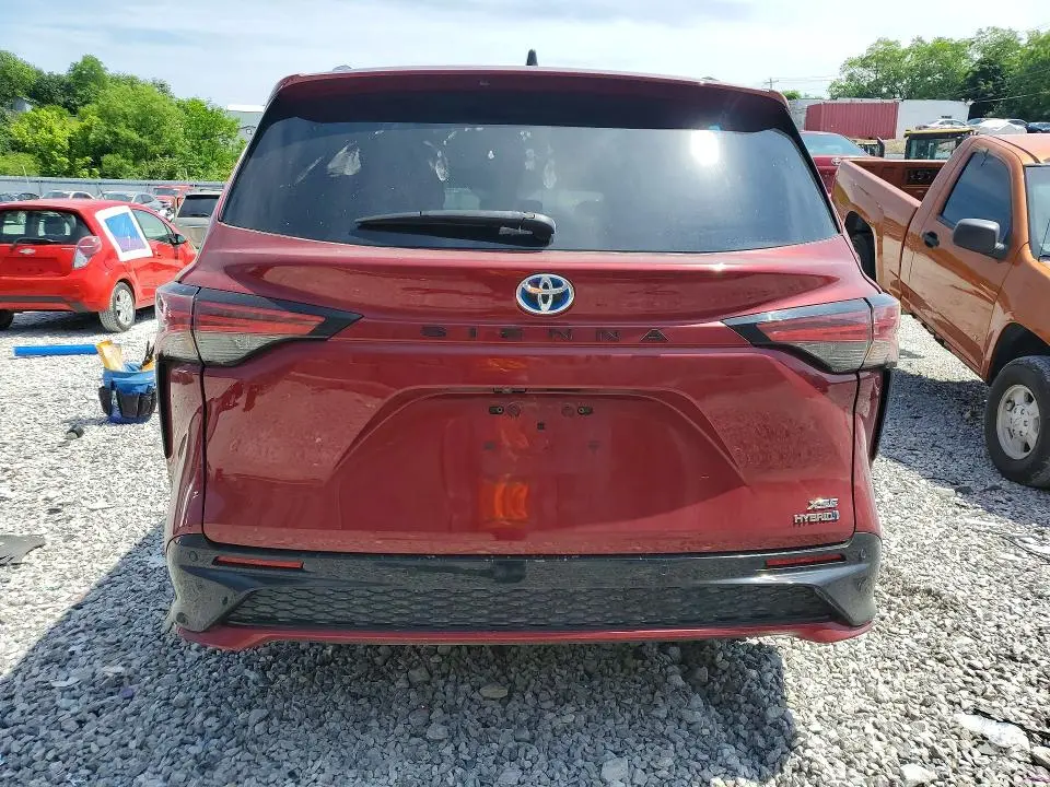 2022 TOYOTA SIENNA XSE  